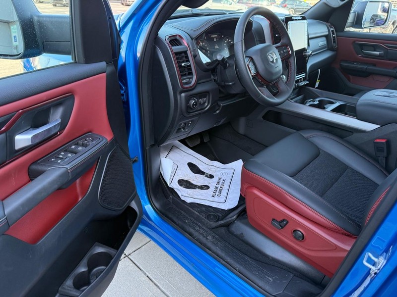 Ram 1500 Vehicle Full-screen Gallery Image 17