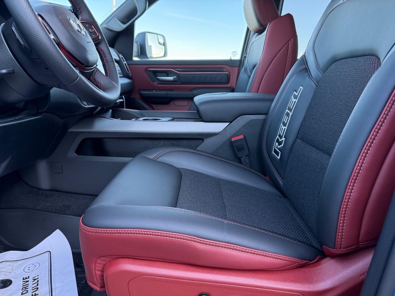 Ram 1500 Vehicle Full-screen Gallery Image 18