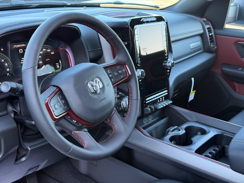Ram 1500 Vehicle Full-screen Gallery Image 19