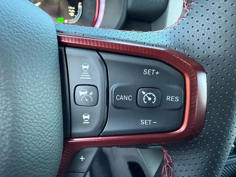 Ram 1500 Vehicle Full-screen Gallery Image 21