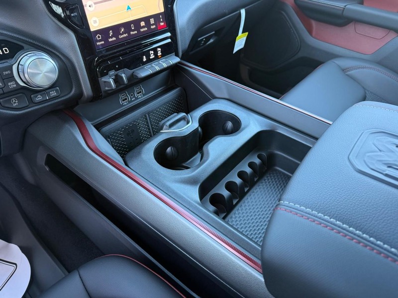 Ram 1500 Vehicle Full-screen Gallery Image 25