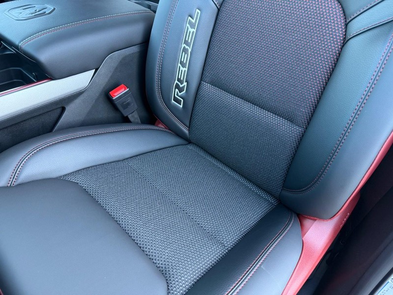 Ram 1500 Vehicle Full-screen Gallery Image 29