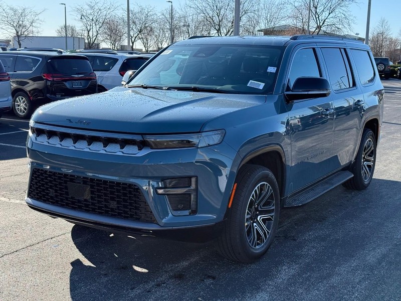 Jeep Grand Wagoneer Vehicle Full-screen Gallery Image 9