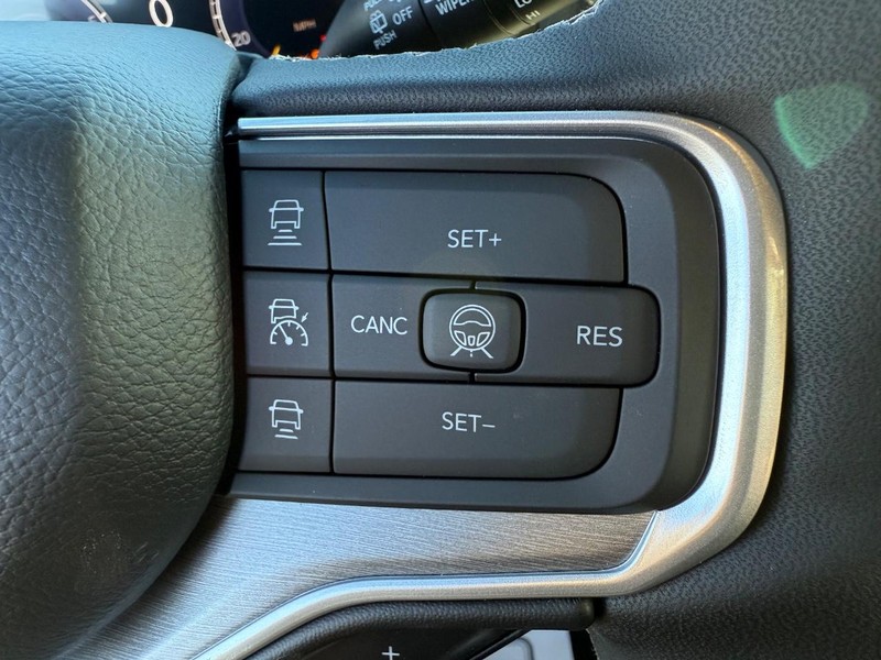 Jeep Grand Wagoneer Vehicle Full-screen Gallery Image 22