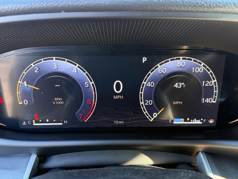 Jeep Grand Wagoneer Vehicle Full-screen Gallery Image 28