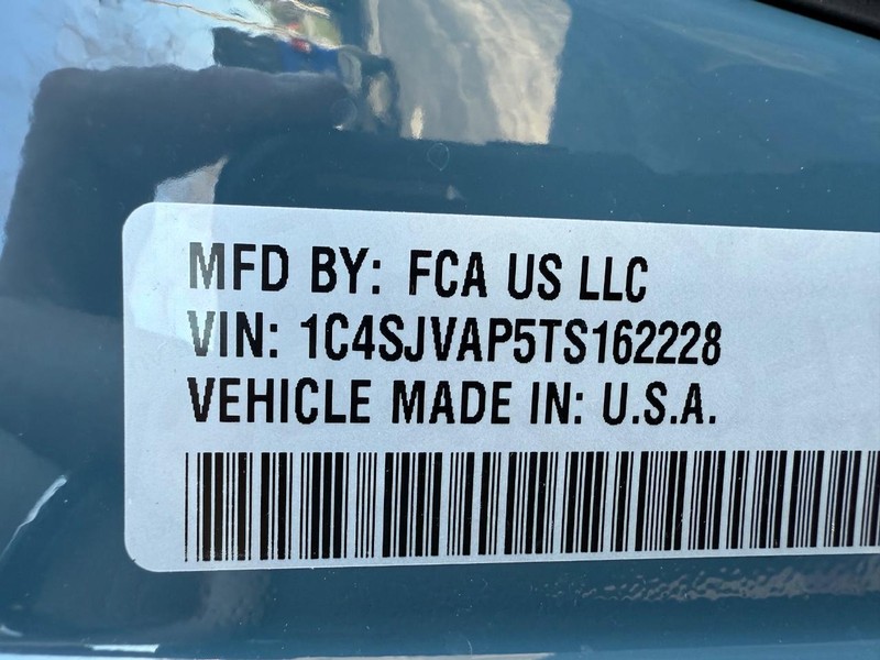 Jeep Grand Wagoneer Vehicle Full-screen Gallery Image 31