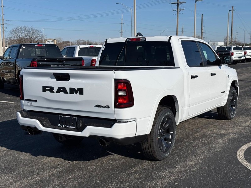 Ram 1500 Vehicle Full-screen Gallery Image 3
