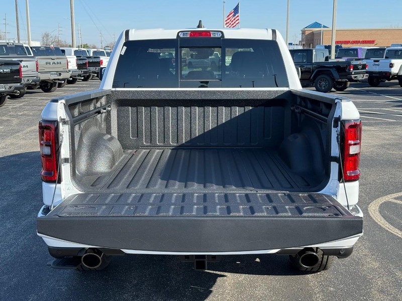 Ram 1500 Vehicle Full-screen Gallery Image 7