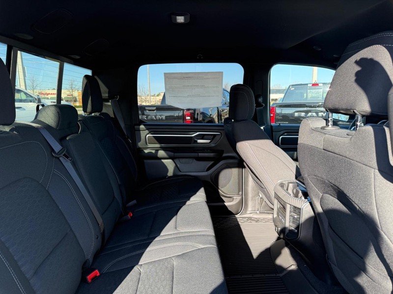 Ram 1500 Vehicle Full-screen Gallery Image 10
