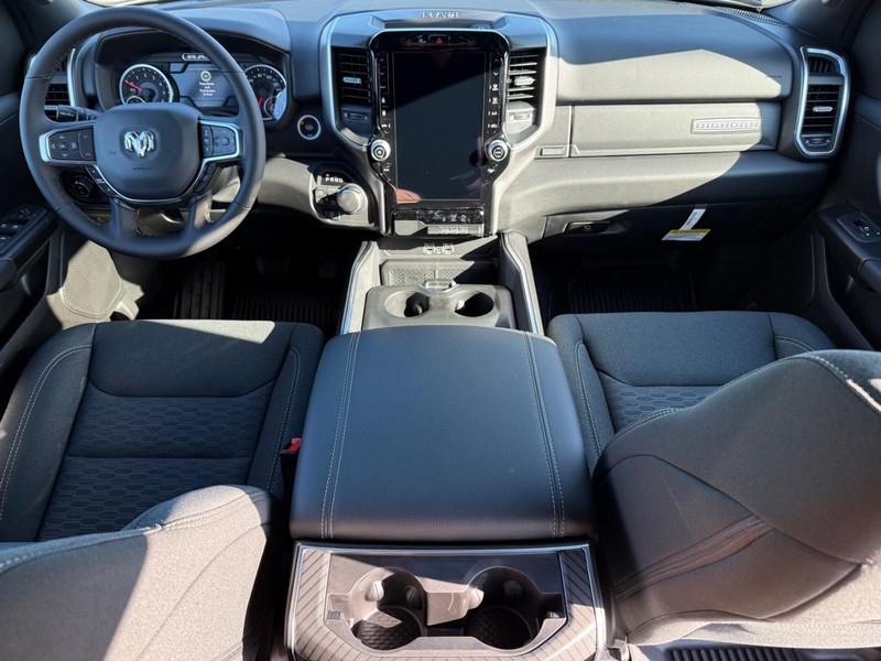 Ram 1500 Vehicle Full-screen Gallery Image 12