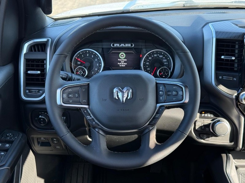 Ram 1500 Vehicle Full-screen Gallery Image 13