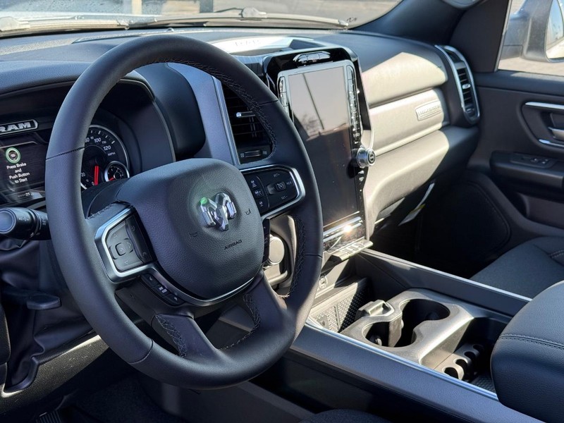 Ram 1500 Vehicle Full-screen Gallery Image 18