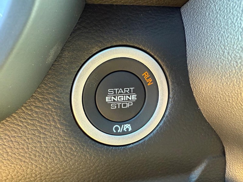 Ram 1500 Vehicle Full-screen Gallery Image 21