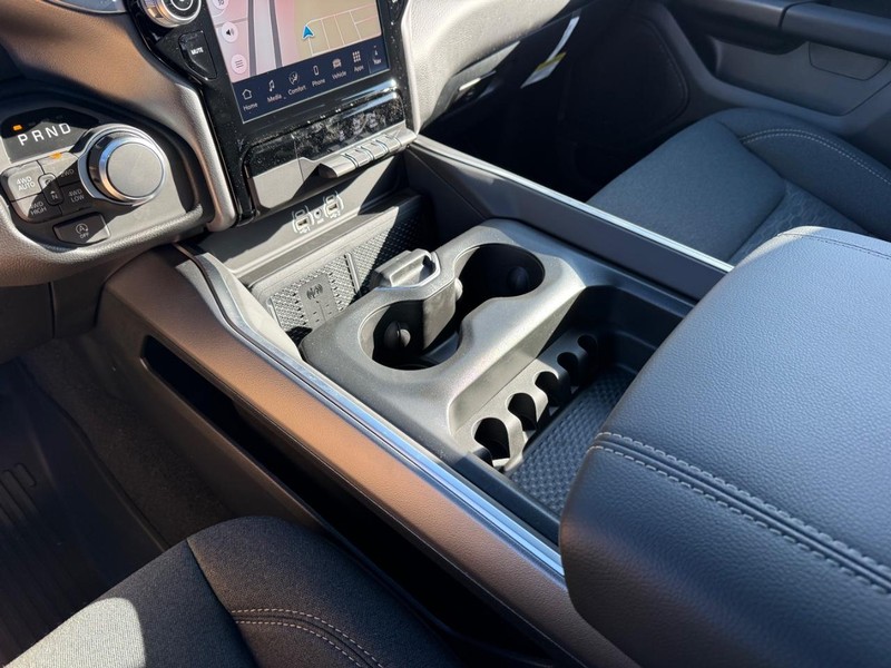 Ram 1500 Vehicle Full-screen Gallery Image 24