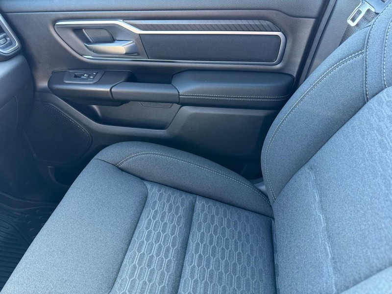Ram 1500 Vehicle Full-screen Gallery Image 25