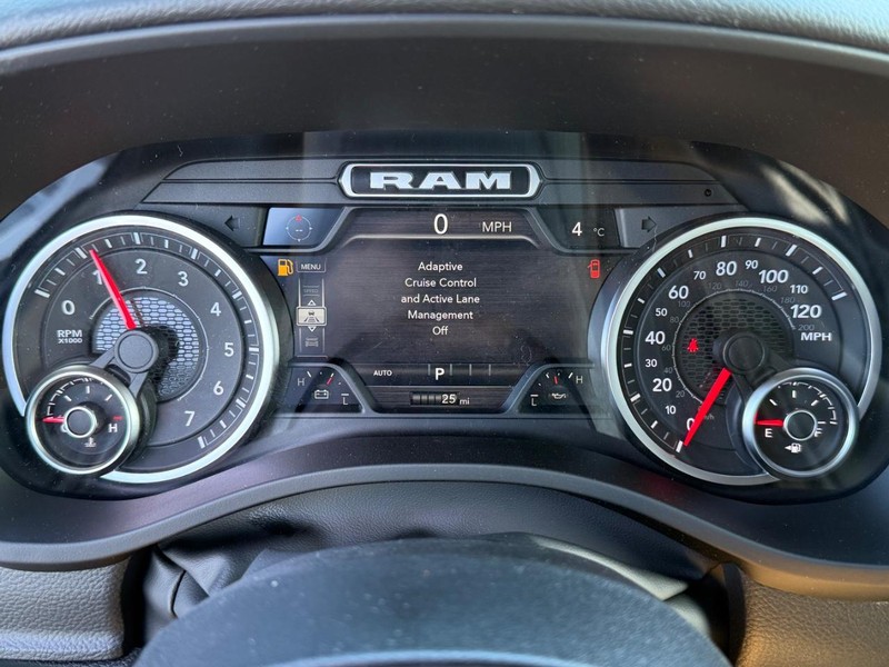 Ram 1500 Vehicle Full-screen Gallery Image 26