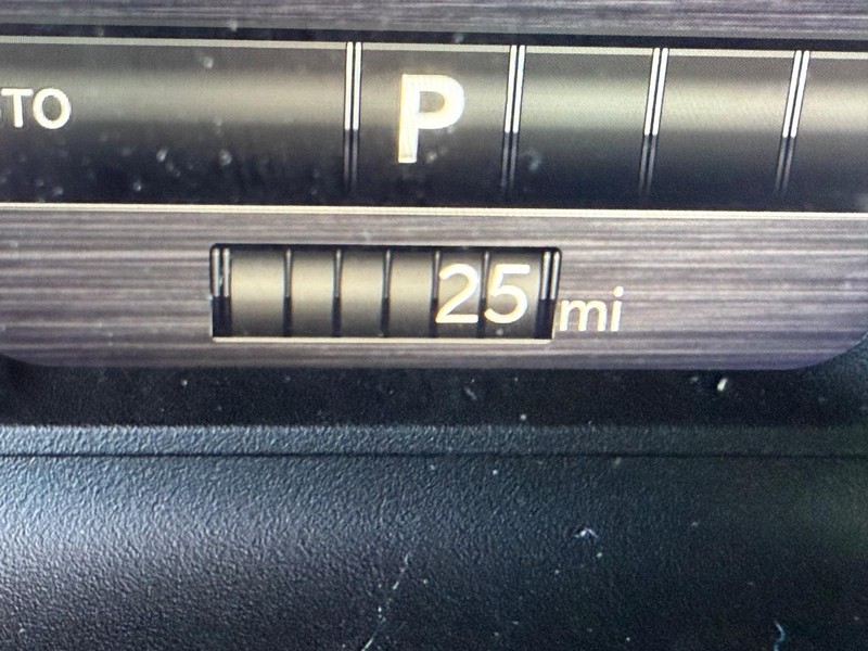 Ram 1500 Vehicle Full-screen Gallery Image 27