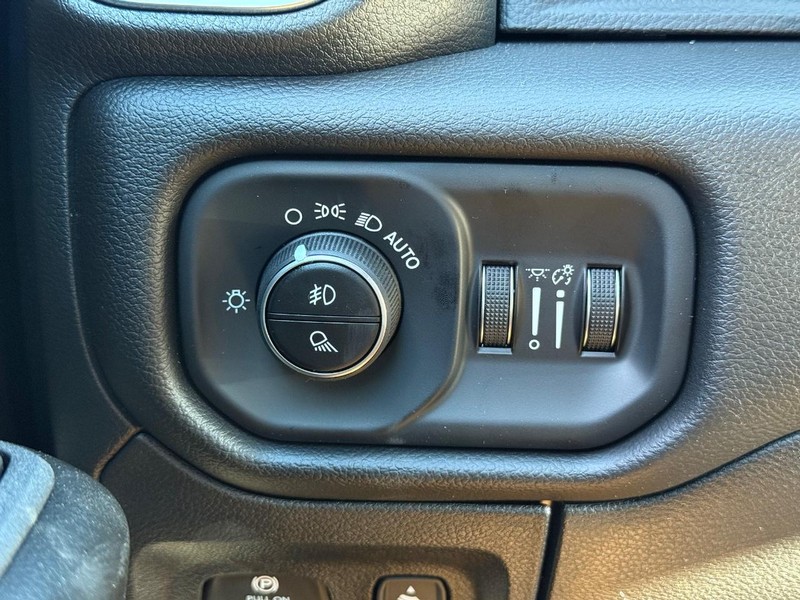 Ram 1500 Vehicle Full-screen Gallery Image 28