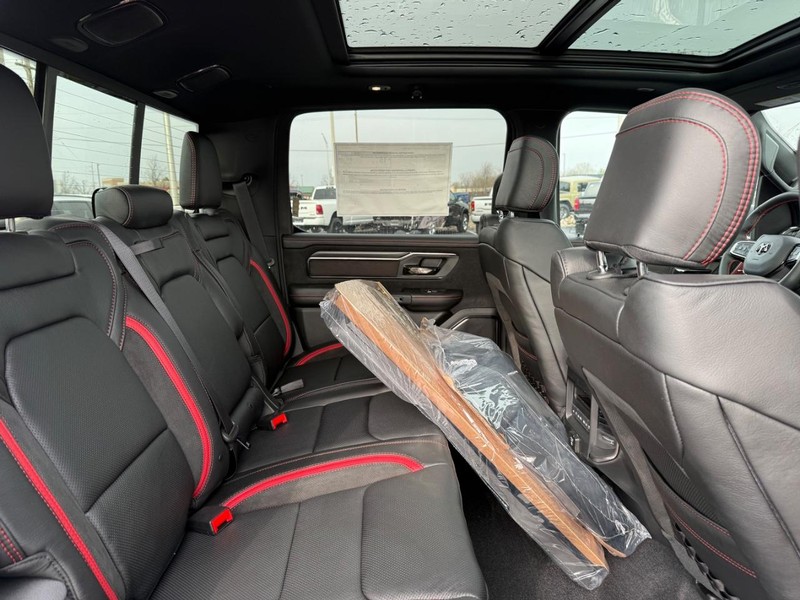 Ram 1500 Vehicle Full-screen Gallery Image 11