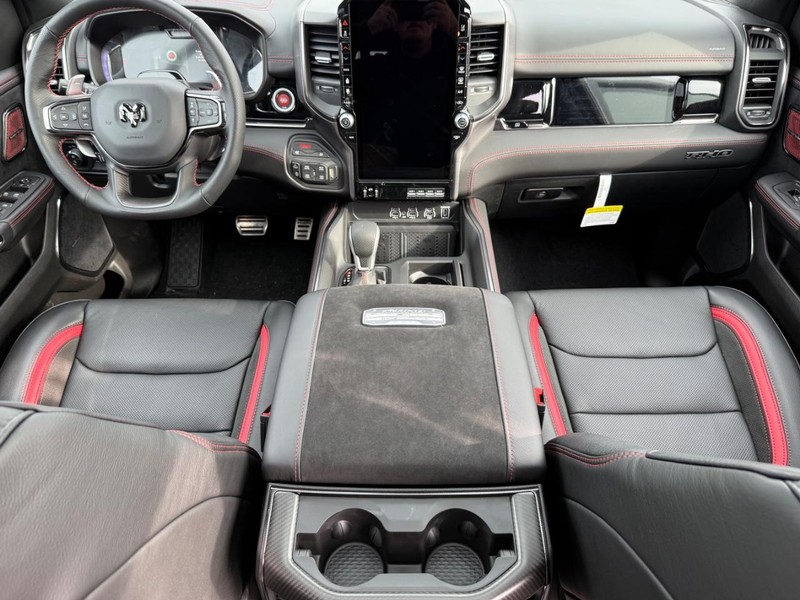 Ram 1500 Vehicle Full-screen Gallery Image 14