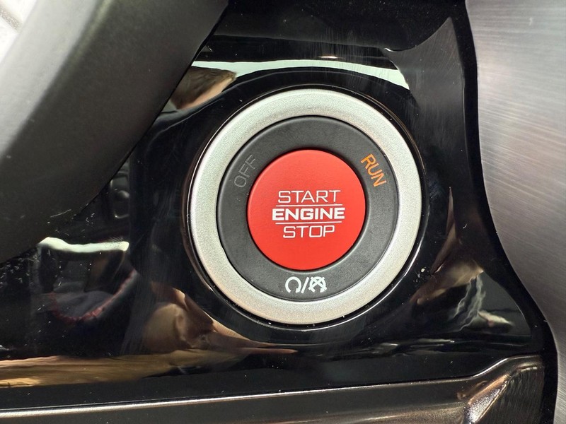 Ram 1500 Vehicle Full-screen Gallery Image 24