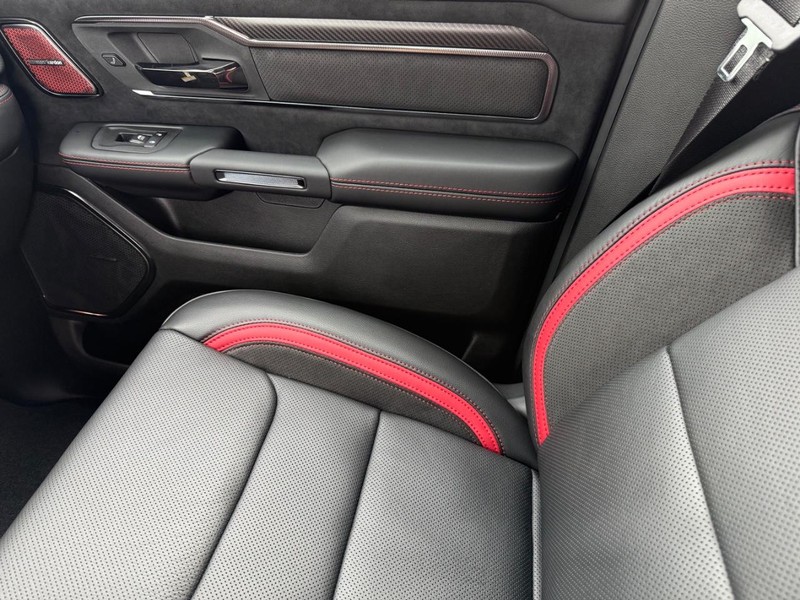Ram 1500 Vehicle Full-screen Gallery Image 29