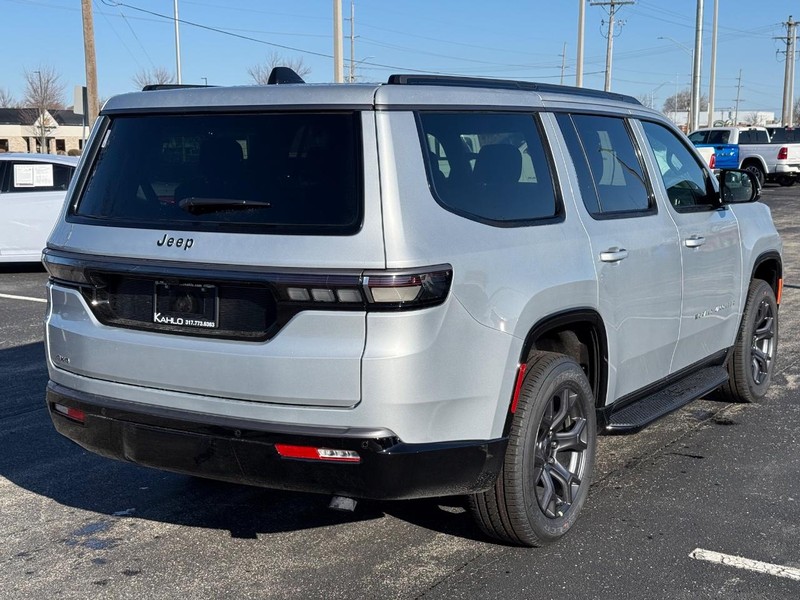 Jeep Grand Wagoneer Vehicle Full-screen Gallery Image 3