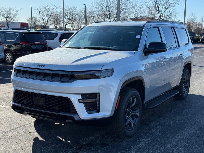 Jeep Grand Wagoneer Vehicle Full-screen Gallery Image 9