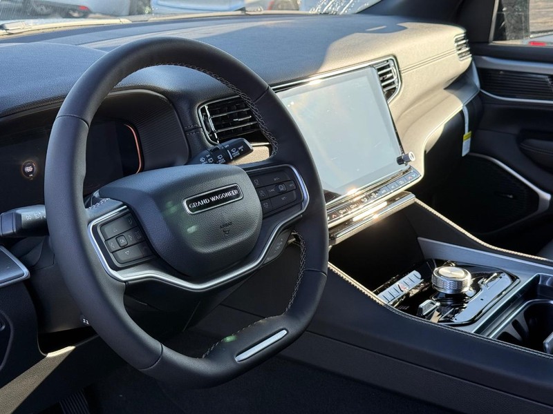 Jeep Grand Wagoneer Vehicle Full-screen Gallery Image 20