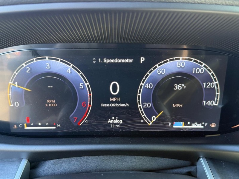 Jeep Grand Wagoneer Vehicle Full-screen Gallery Image 28