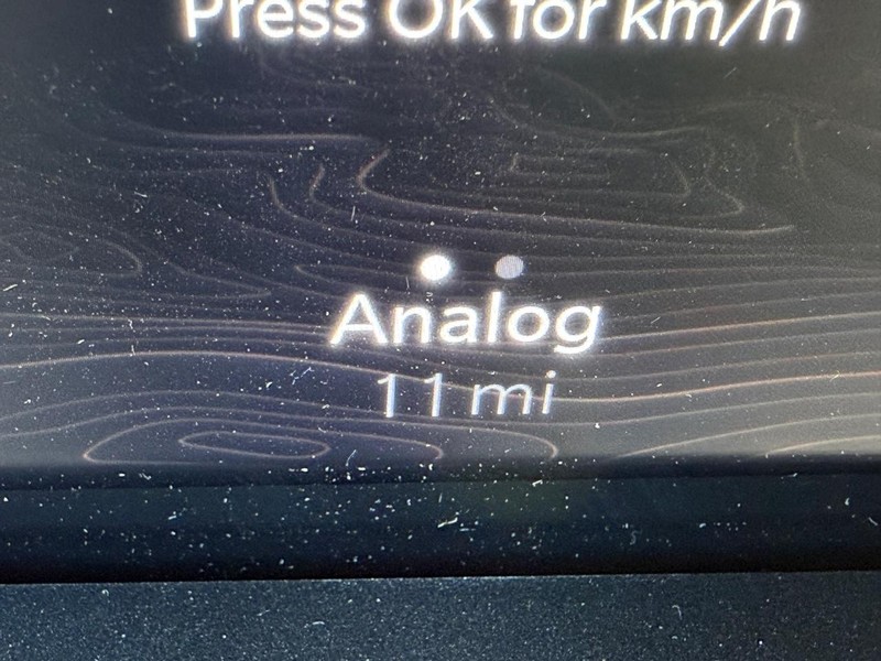 Jeep Grand Wagoneer Vehicle Full-screen Gallery Image 29