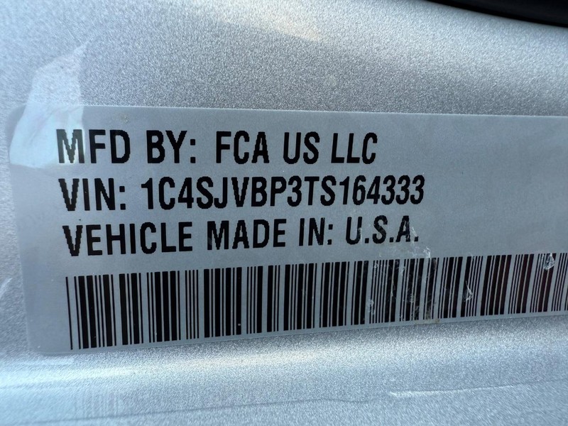 Jeep Grand Wagoneer Vehicle Full-screen Gallery Image 31