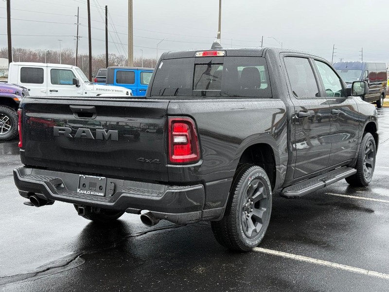 Ram 1500 Vehicle Full-screen Gallery Image 3