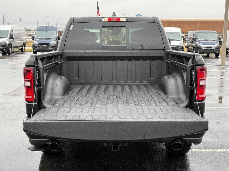 Ram 1500 Vehicle Full-screen Gallery Image 7