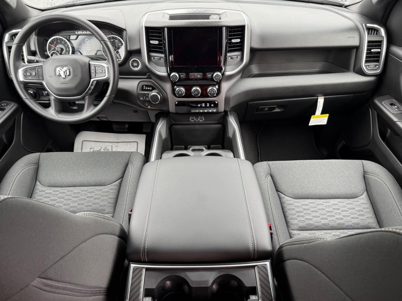 Ram 1500 Vehicle Full-screen Gallery Image 13