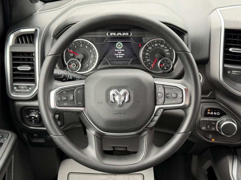 Ram 1500 Vehicle Full-screen Gallery Image 14