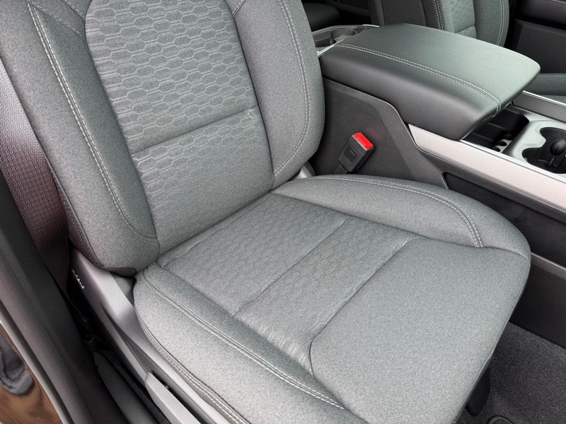 Ram 1500 Vehicle Full-screen Gallery Image 16