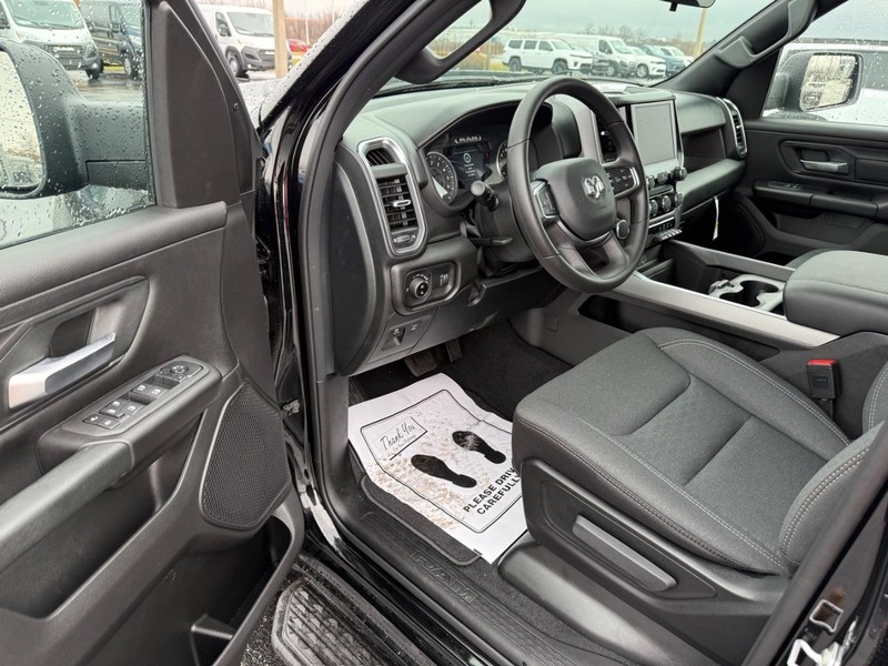 Ram 1500 Vehicle Full-screen Gallery Image 17