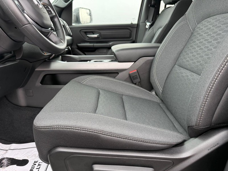 Ram 1500 Vehicle Full-screen Gallery Image 18