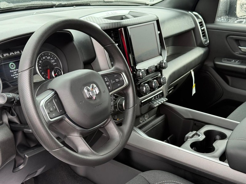 Ram 1500 Vehicle Full-screen Gallery Image 19