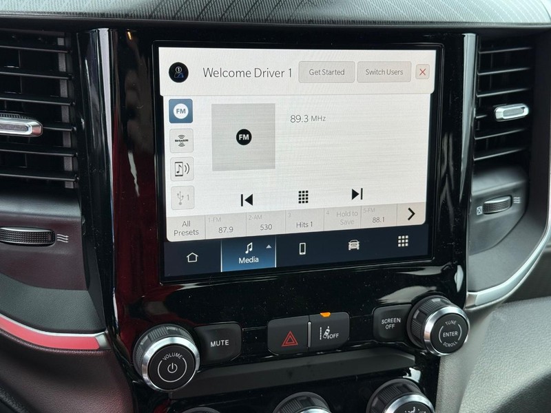 Ram 1500 Vehicle Full-screen Gallery Image 23