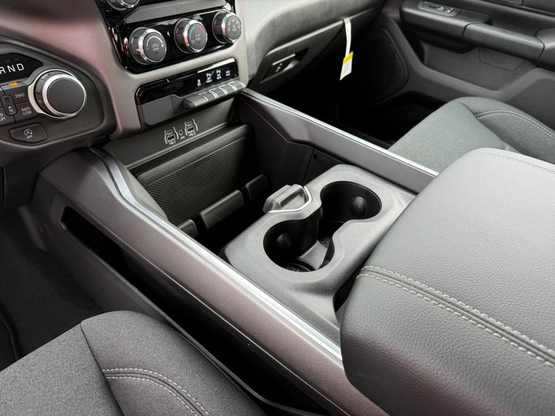 Ram 1500 Vehicle Full-screen Gallery Image 26