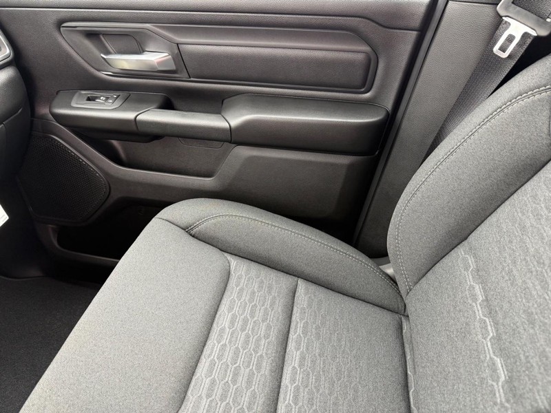 Ram 1500 Vehicle Full-screen Gallery Image 27