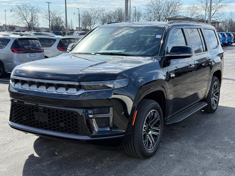 Jeep Grand Wagoneer Vehicle Full-screen Gallery Image 9