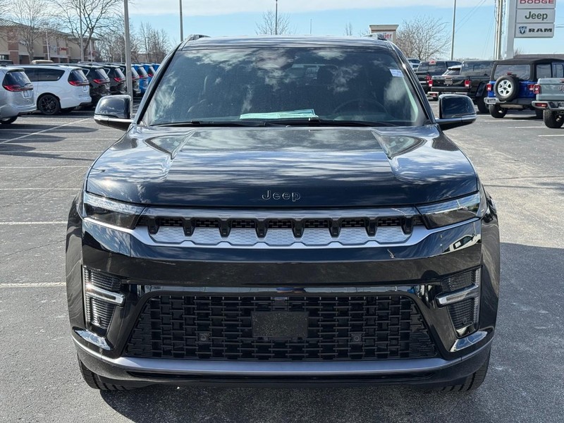 Jeep Grand Wagoneer Vehicle Full-screen Gallery Image 10