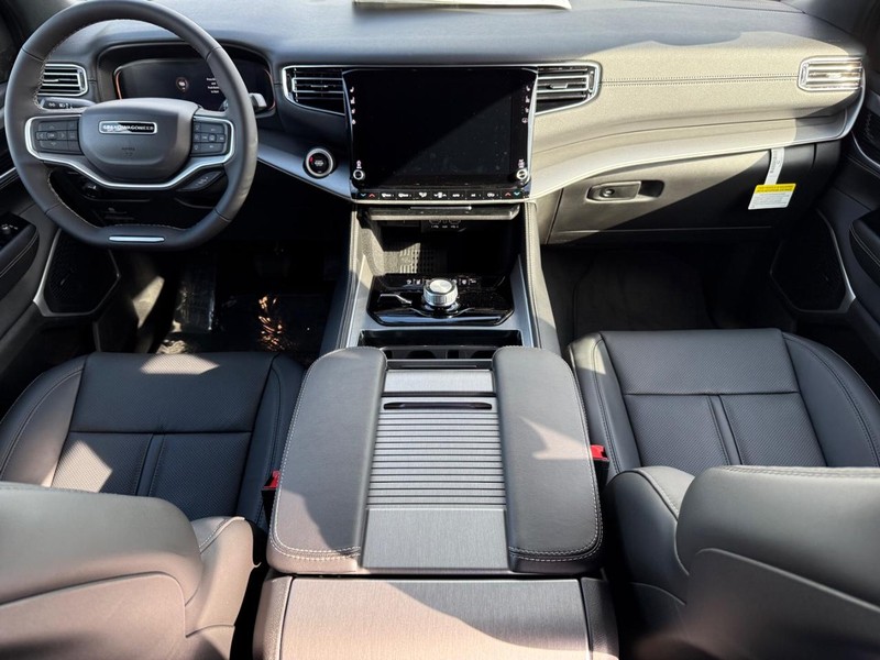 Jeep Grand Wagoneer Vehicle Full-screen Gallery Image 14