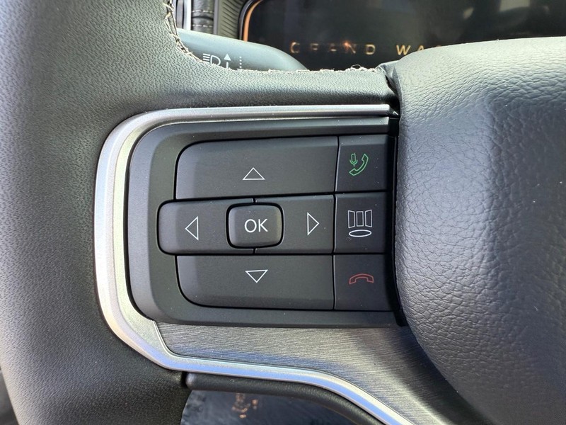 Jeep Grand Wagoneer Vehicle Full-screen Gallery Image 21