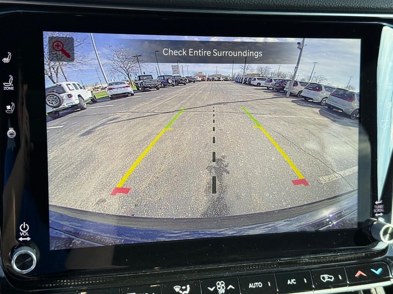 Jeep Grand Wagoneer Vehicle Full-screen Gallery Image 25