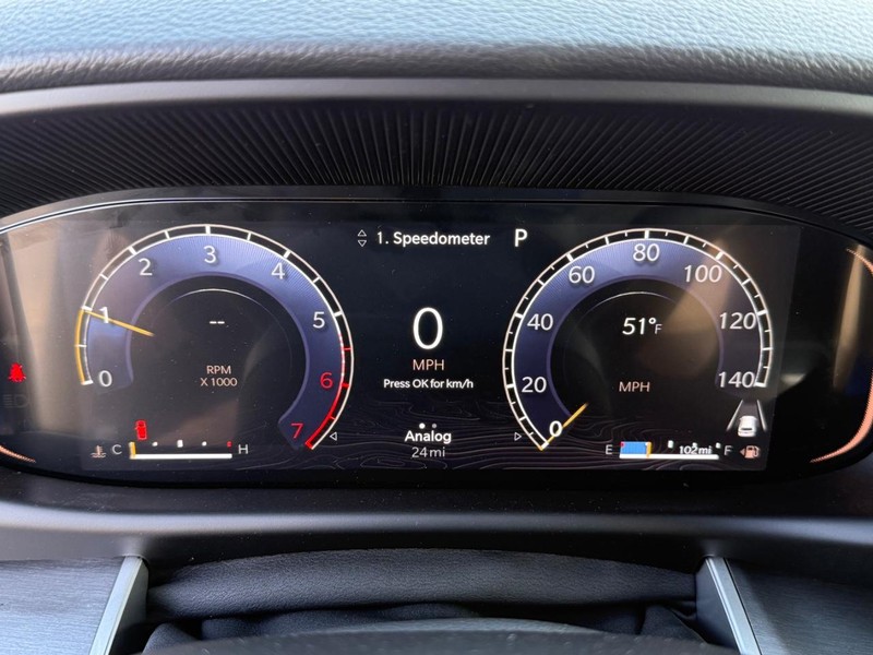 Jeep Grand Wagoneer Vehicle Full-screen Gallery Image 28