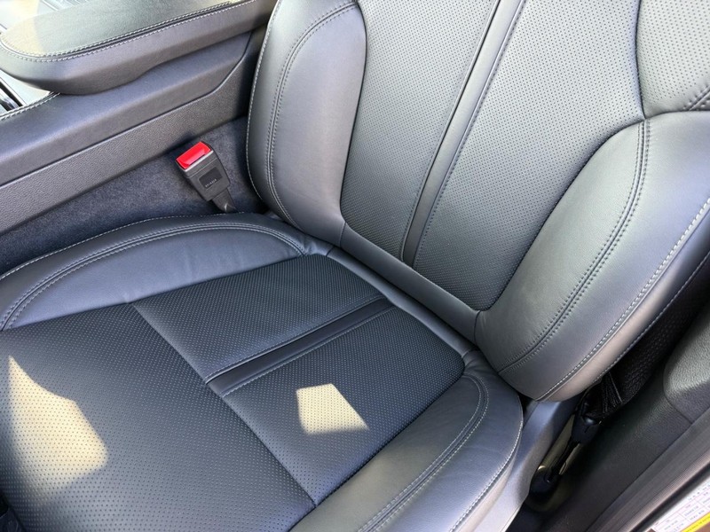 Jeep Grand Wagoneer Vehicle Full-screen Gallery Image 30